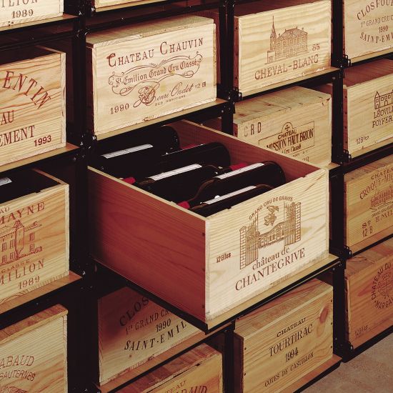 Lagersystem für Weinkisten mit jeweils 12 Flaschen Lagersystem für Weinkisten mit jeweils 12 Flaschen