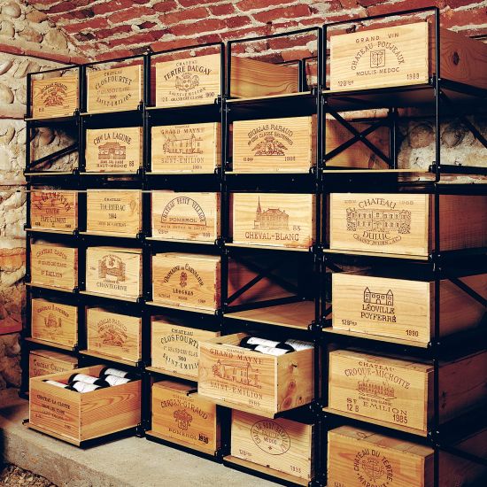 Lagersystem für Weinkisten mit jeweils 12 Flaschen Lagersystem für Weinkisten mit jeweils 12 Flaschen