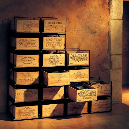 Lagersystem für Weinkisten mit jeweils 12 Flaschen Lagersystem für Weinkisten mit jeweils 12 Flaschen