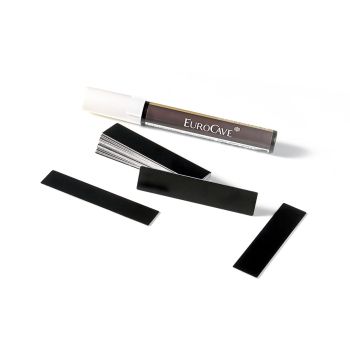 Weißer Marker und Schachteln mit 20 Aluminiumplatten Weißer Marker und Schachteln mit 20 Aluminiumplatten