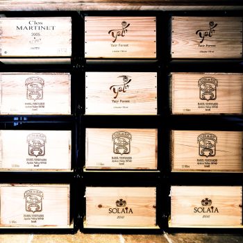 Lagersystem für Weinkisten mit jeweils 12 Flaschen Lagersystem für Weinkisten mit jeweils 12 Flaschen