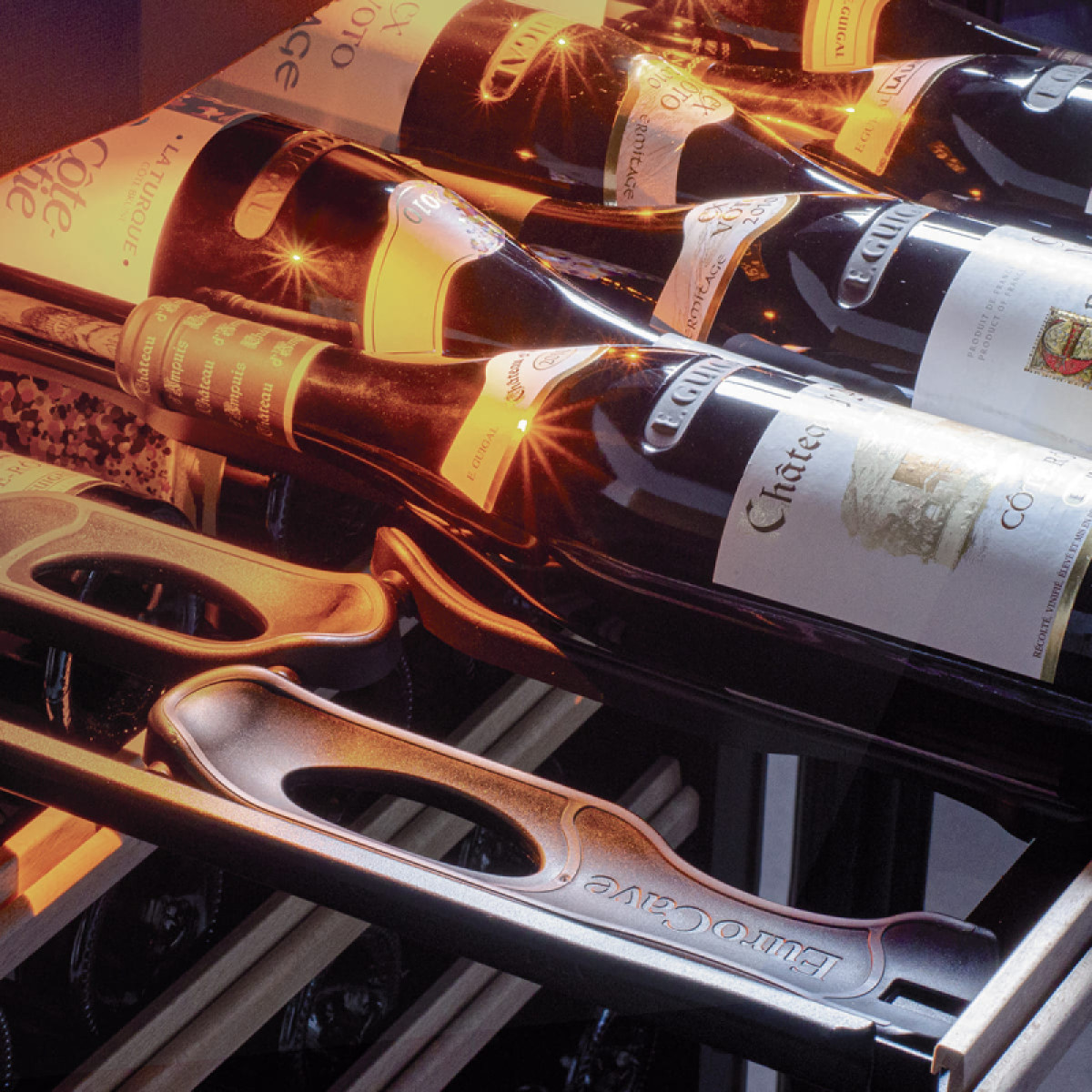 Supports pour un maintient individuel des bouteilles. Exclusivité caves à vin EuroCave.