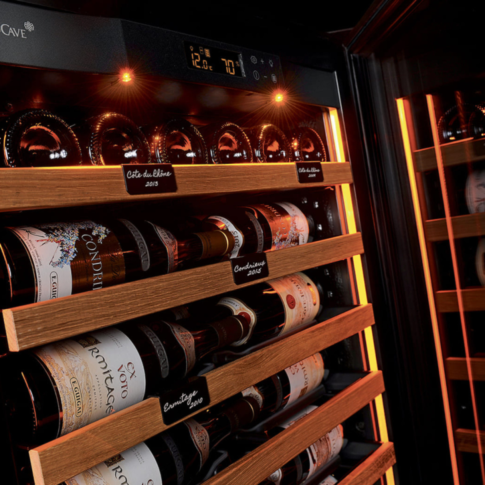 maturing-wine-cabinet-amber-lighting-full-glass-door-revelation-eurocave.jpg