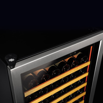cave-a-vin-photo-detail-porte-vitree-habillage-inox-revelation-eurocave.jpg cave-a-vin-photo-detail-porte-vitree-habillage-inox-revelation-eurocave.jpg