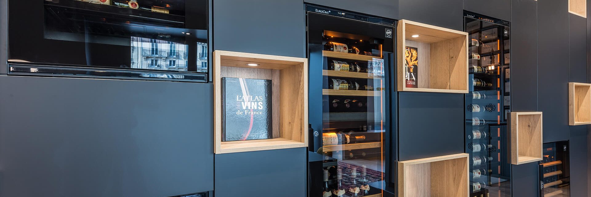Verwendungszweck, Funktionalität, Größe, Fassungsvermögen, Türart oder Design: Folgen Sie diesem Leitfaden, um den Weinklimaschrank Ihrer Träume auszuwählen und zu konfigurieren. Verwendungszweck, Funktionalität, Größe, Fassungsvermögen, Türart oder Design: Folgen Sie diesem Leitfaden, um den Weinklimaschrank Ihrer Träume auszuwählen und zu konfigurieren.