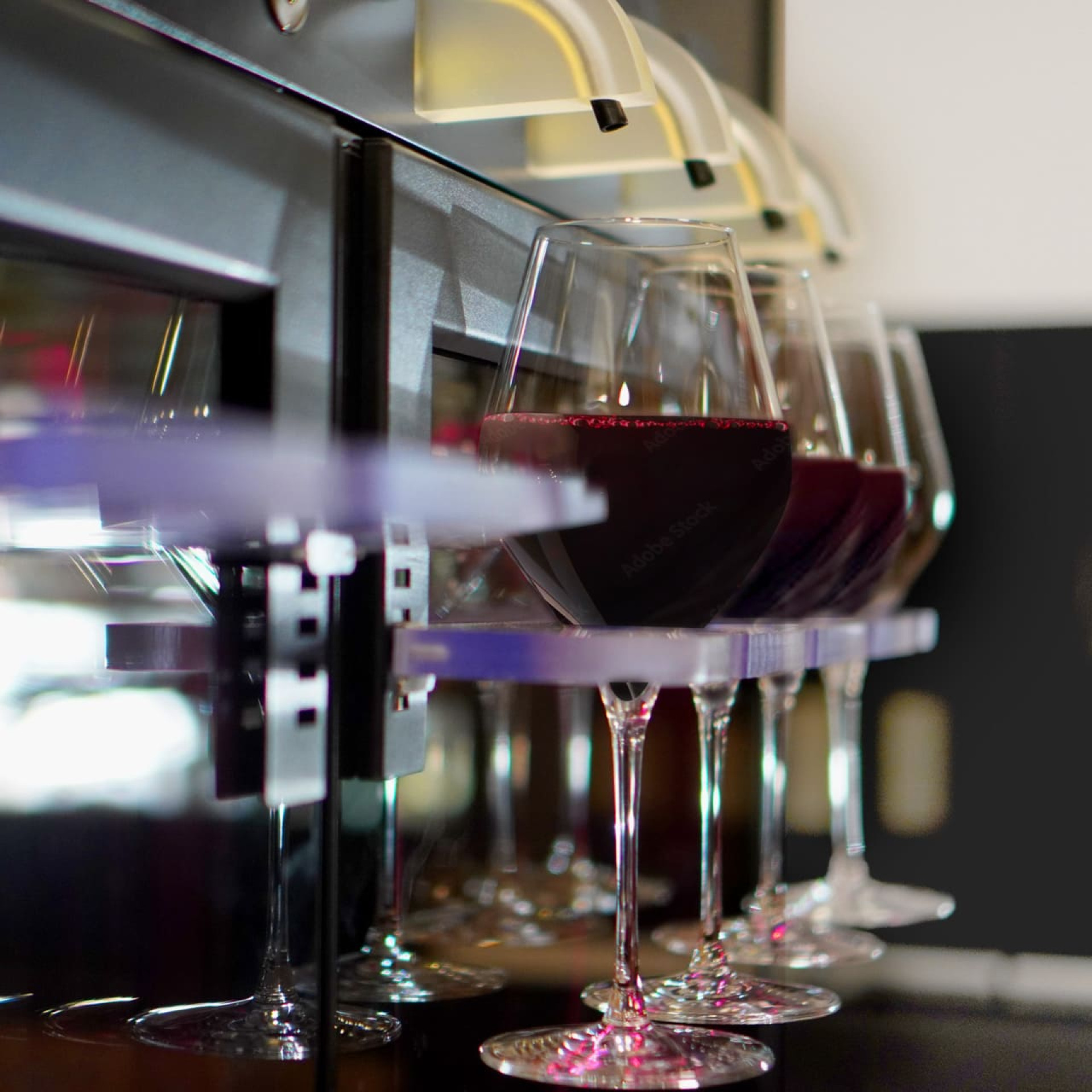 • Die Weinservicemaschine, ein Muss für Betriebe mit hohem Weinabsatz • Die Weinservicemaschine, ein Muss für Betriebe mit hohem Weinabsatz