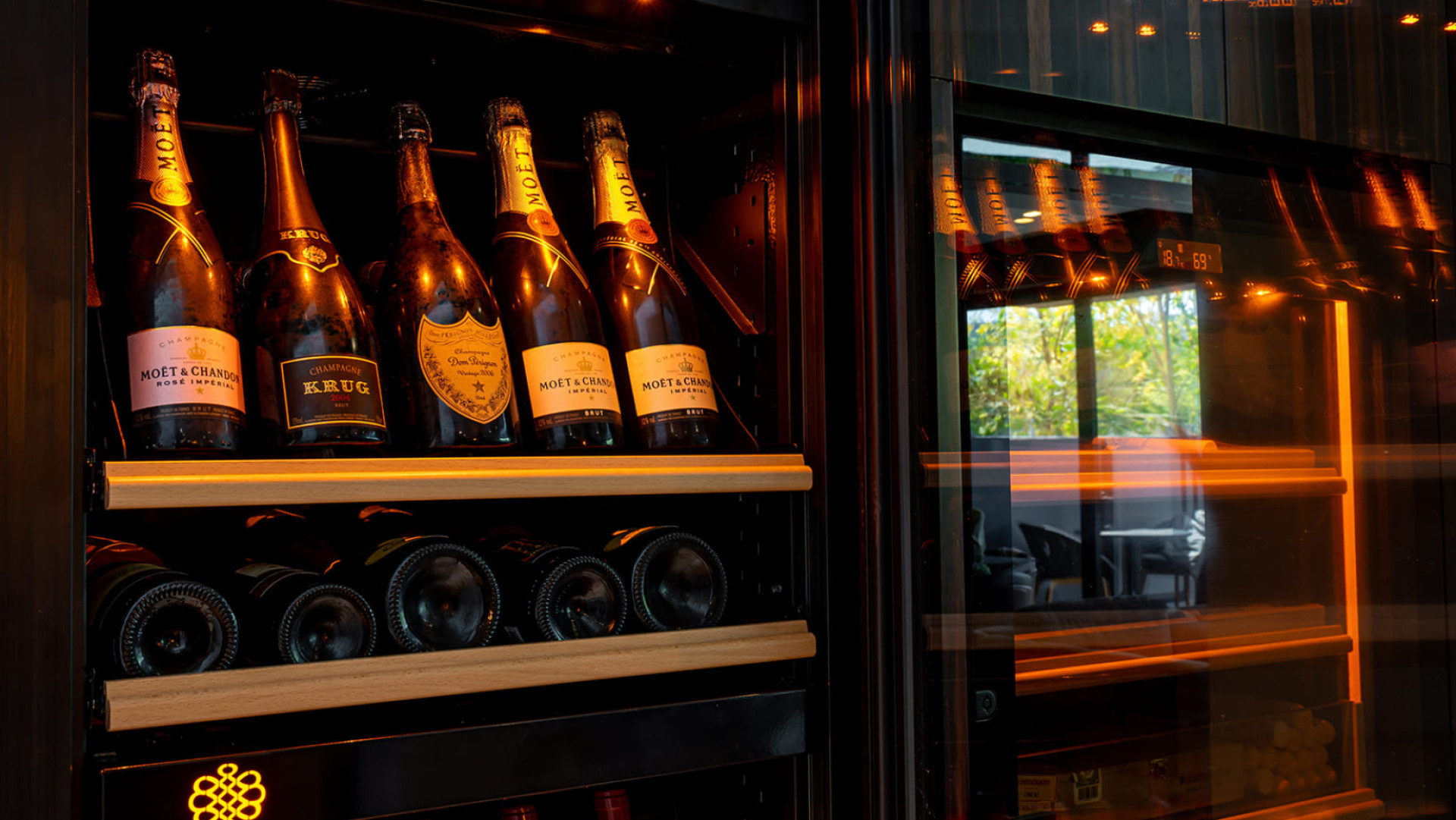 EuroCave-Weinschränke, sorgfältige Details, Aufbewahrungs- und Veredelungsoptionen für personalisierte Weinkeller. EuroCave-Weinschränke, sorgfältige Details, Aufbewahrungs- und Veredelungsoptionen für personalisierte Weinkeller.