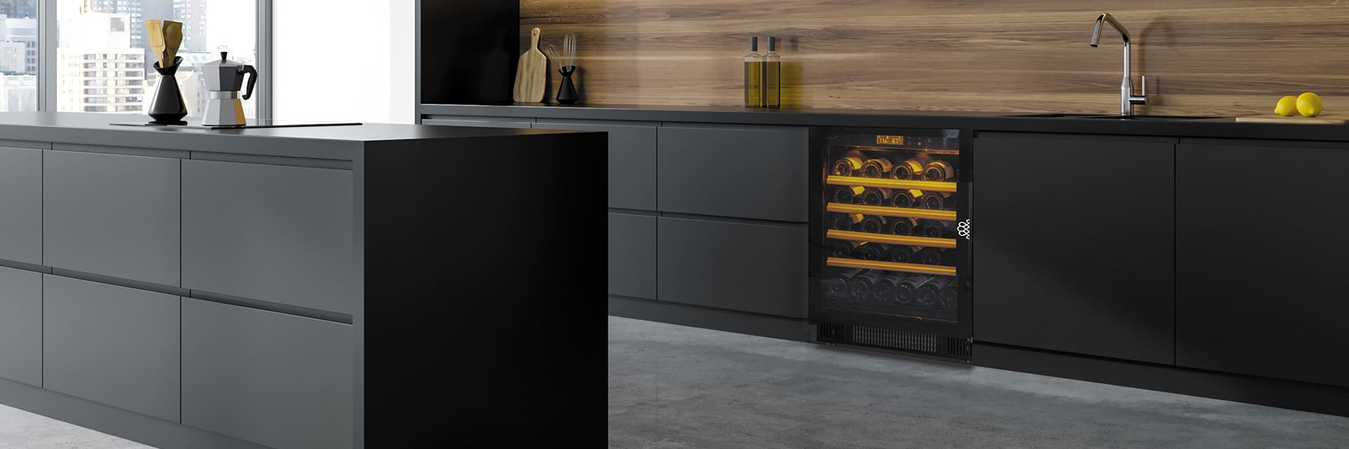 Geräte im Apartment – Kleiner Weinkeller, integriert in eine moderne Küche mit zentraler Kochinsel, damit Sie Ihren Wein immer griffbereit haben. Geräte im Apartment – Kleiner Weinkeller, integriert in eine moderne Küche mit zentraler Kochinsel, damit Sie Ihren Wein immer griffbereit haben.