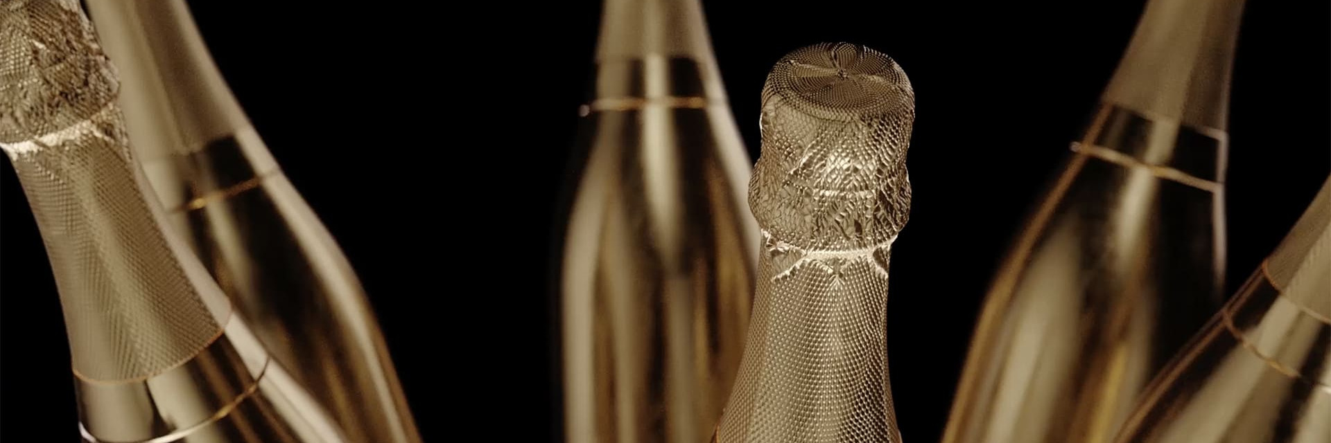 Champagner, ein romantisches Getränk schlechthin, Sinnbild des Festes, wird traditionell bei allen Anlässen (Weihnachten, Neujahr, Geburtstage, Hochzeiten, Taufen, Diplome usw.) verkostet.