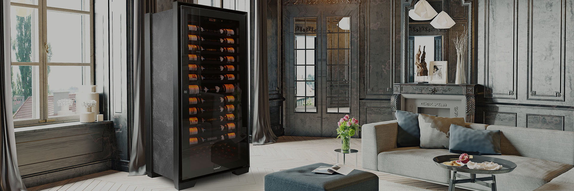 Renommierter Weinschrank im gemütlichen Wohnzimmer in Paris mit Marmorkamin – Royale EuroCave
