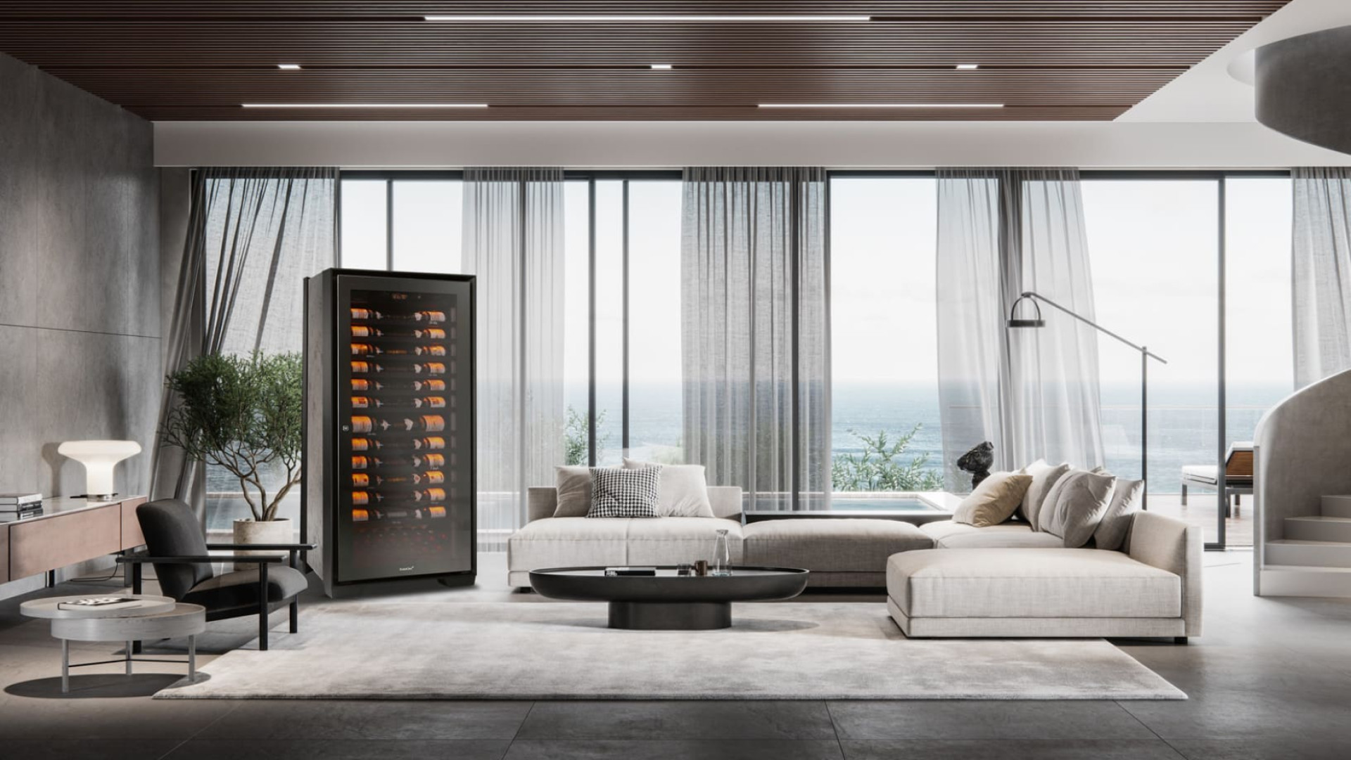 Der Weinklimaschrank Royale wurde im außergewöhnlichen Wohnzimmer einer Luxusvilla am Meer mit außergewöhnlichem Panorama installiert. - EuroCave Der Weinklimaschrank Royale wurde im außergewöhnlichen Wohnzimmer einer Luxusvilla am Meer mit außergewöhnlichem Panorama installiert. - EuroCave