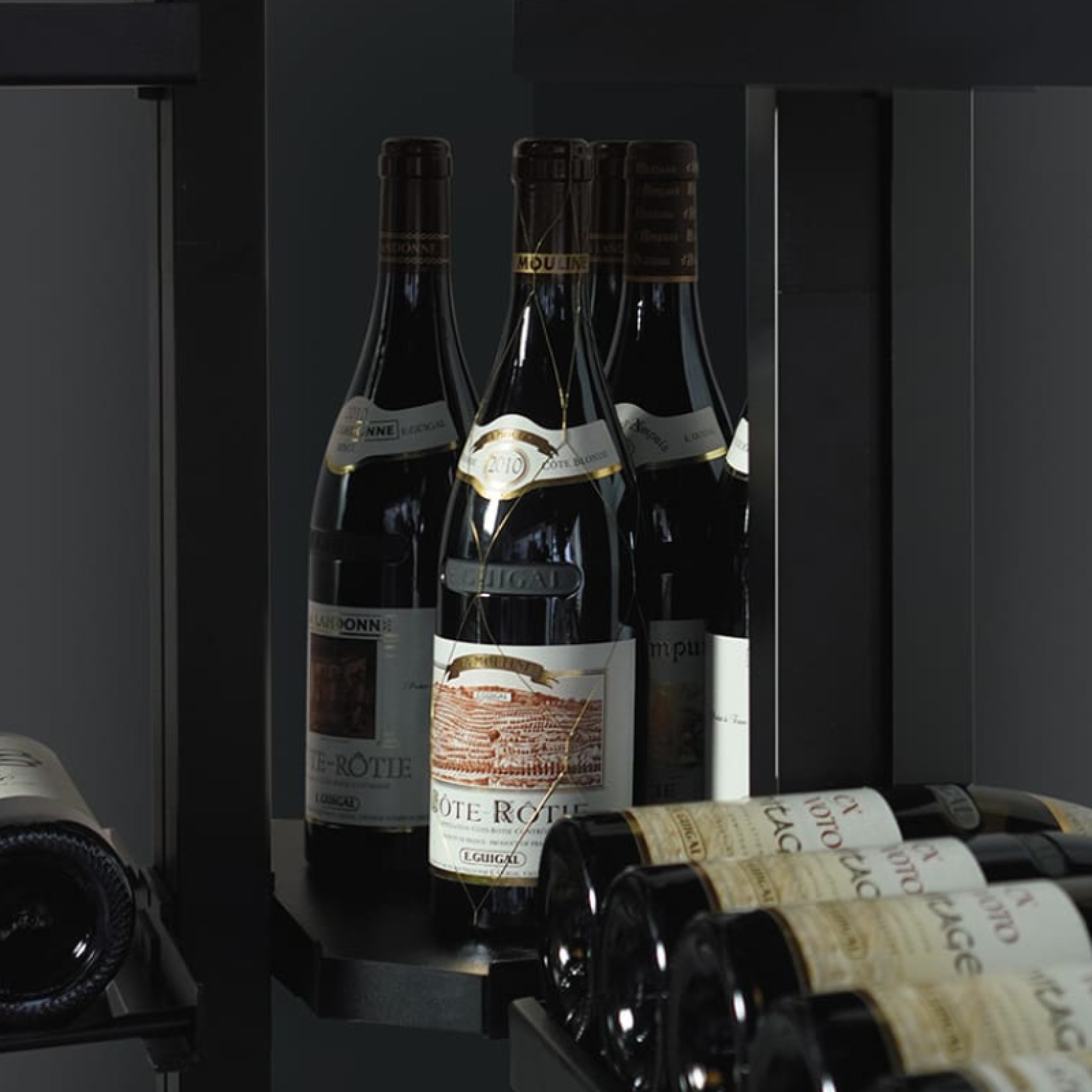 Präsentationstablett aus Holz zur Präsentation Ihrer schönsten Flaschen oder Ihrer Weinaccessoires in Ihrem Weinkeller.