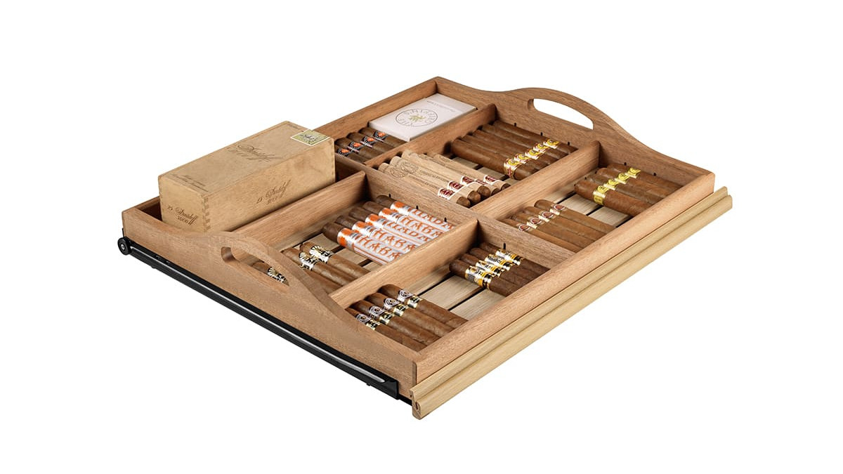 Ausziehbares Regal zur Präsentation einzelner Zigarren mit herausnehmbarem Tablett