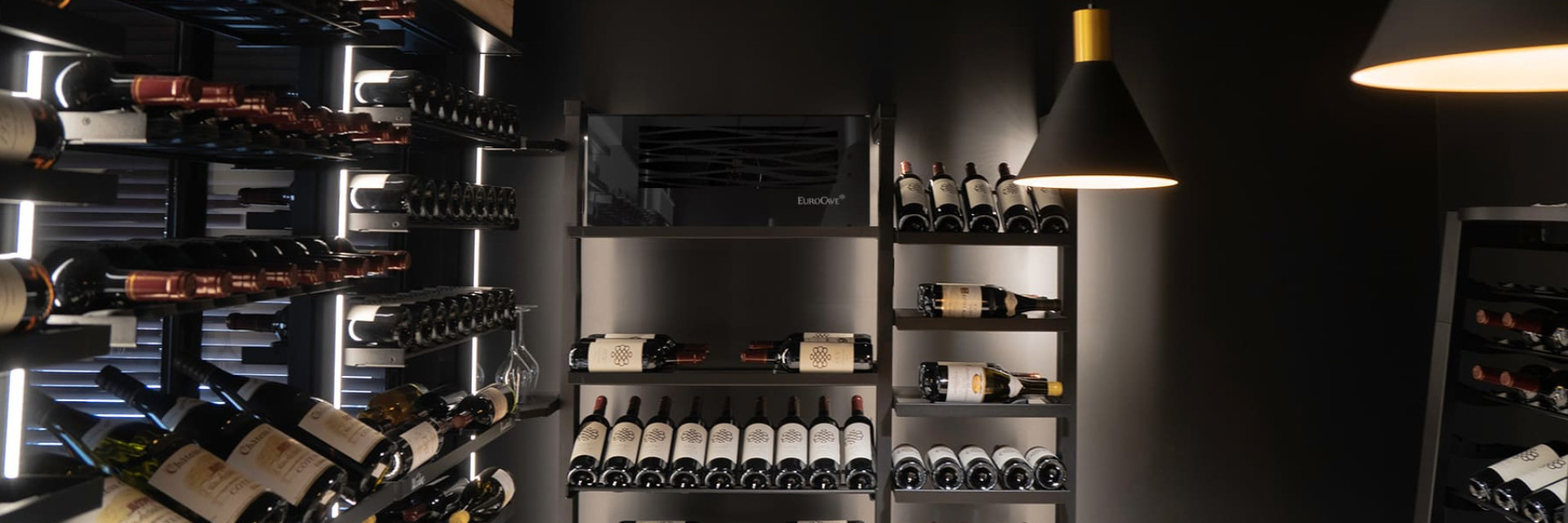 Klimatisierung des Weinkellers – Stabile Temperatur und Luftfeuchtigkeit – Schaffen Sie einen perfekten Weinraum für die Lagerung und Reifung von Wein.