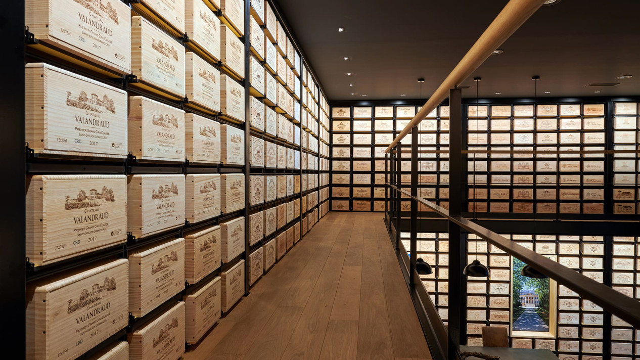 Gestaltung von Weinkellern. Holz- oder Metallmöbel für die Weinlagerung. Entwicklung der Möbel im Laufe der Zeit, abhängig von Ihrer Sammlung. Gestaltung von Weinkellern. Holz- oder Metallmöbel für die Weinlagerung. Entwicklung der Möbel im Laufe der Zeit, abhängig von Ihrer Sammlung.