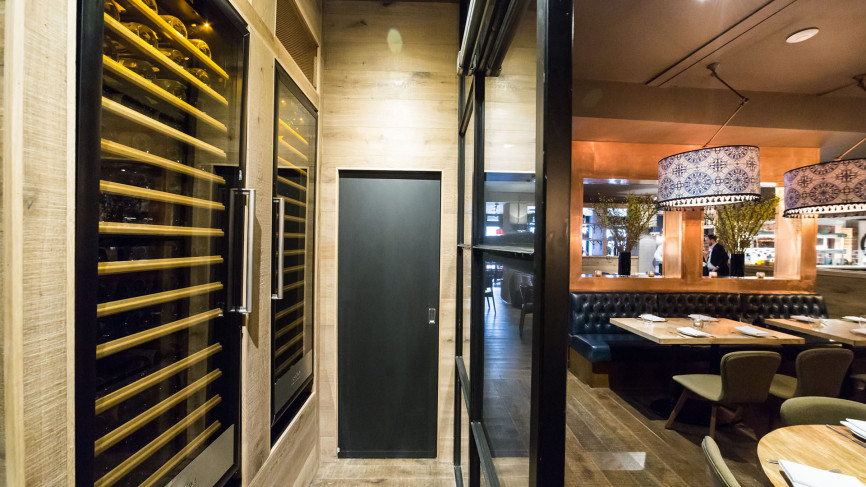 Unsere professionellen Einbaukhülschränke werden unter der Theke eingebaut und in ein maßgefertigtes Möbelstück integriert. Sie sind speziell darauf ausgelegt, Platz zu sparen und den Standards von Küchendesignern gerecht zu werden. Unsere professionellen Einbaukhülschränke werden unter der Theke eingebaut und in ein maßgefertigtes Möbelstück integriert. Sie sind speziell darauf ausgelegt, Platz zu sparen und den Standards von Küchendesignern gerecht zu werden.