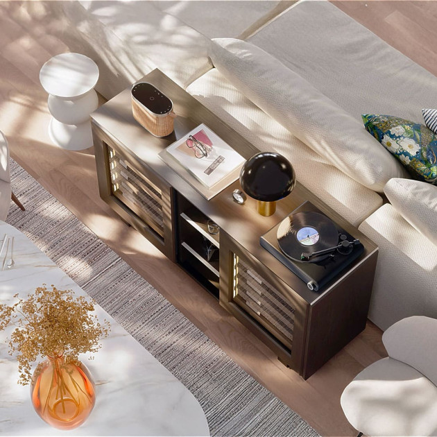 Keine Kompromisse zwischen der Raffinesse Ihrer Innenarchitektur und dem praktischen Aspekt, dass Sie Ihren Wein in Ihrem Wohnbereich immer griffbereit haben möchten, um ihn zu servieren.