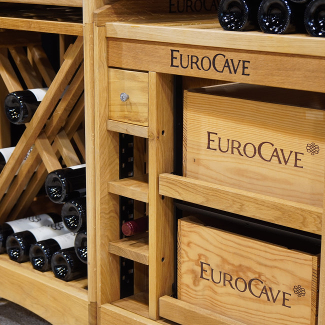 Ausziehbares Rack-Modul für Weinkeller. Aufbewahrung für Weinkisten. Weinlagerung mit hoher Kapazität. Original-Holzkisten behalten. Ausziehbares Rack-Modul für Weinkeller. Aufbewahrung für Weinkisten. Weinlagerung mit hoher Kapazität. Original-Holzkisten behalten.