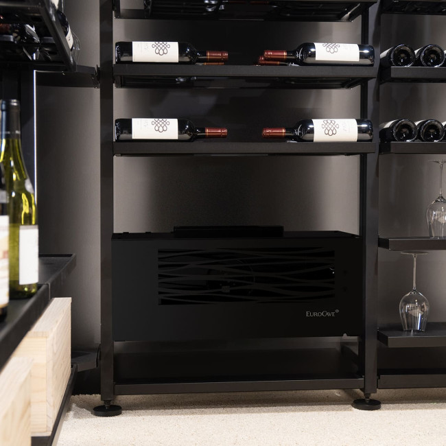 Kleines schwarzes Split-Wasserklimagerät für Weinkeller. Wand- oder bodenmontiert. Optimale Weinlagerung mit stabiler Temperatur und Feuchtigkeit. Kleines schwarzes Split-Wasserklimagerät für Weinkeller. Wand- oder bodenmontiert. Optimale Weinlagerung mit stabiler Temperatur und Feuchtigkeit.