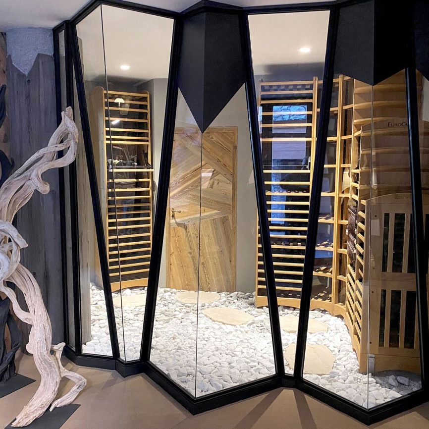 Traumhaftes Weinkeller-Design – Klimatisierter Weinaum in einem Bergrestaurant – Modulare Massivholz-Schränke Modulothèque EuroCave Traumhaftes Weinkeller-Design – Klimatisierter Weinaum in einem Bergrestaurant – Modulare Massivholz-Schränke Modulothèque EuroCave