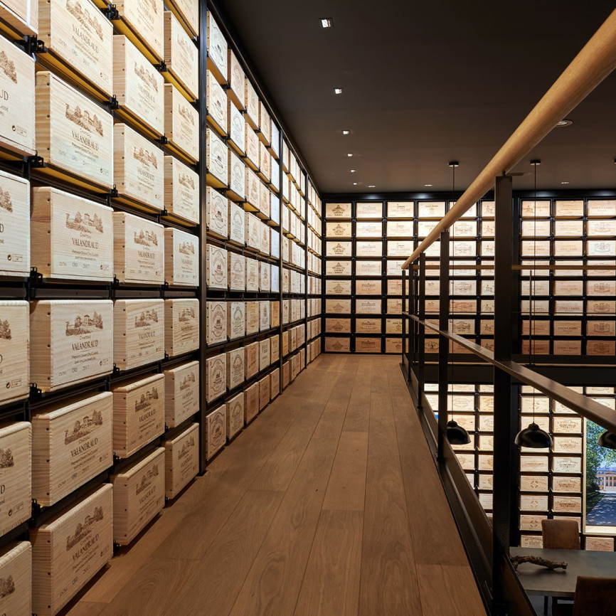 Beeindruckender Weinkeller mit zusammenpassenden Aufbewahrungsmöglichkeiten - Verschiebbare Weinregale zur Gestaltung des perfekten Weinzimmers - Modulorack EuroCave. Beeindruckender Weinkeller mit zusammenpassenden Aufbewahrungsmöglichkeiten - Verschiebbare Weinregale zur Gestaltung des perfekten Weinzimmers - Modulorack EuroCave.