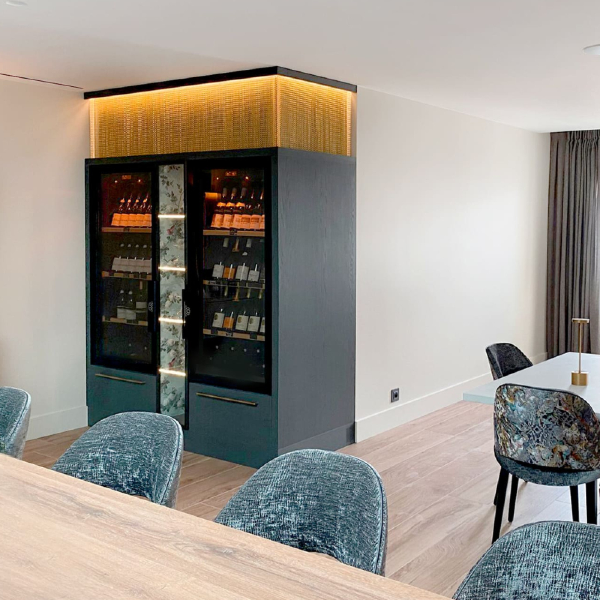 cave-a-vin-pure-taille-moyenne-double-encastree-en-hauteur-prestation-des-bouteilles.jpg cave-a-vin-pure-taille-moyenne-double-encastree-en-hauteur-prestation-des-bouteilles.jpg