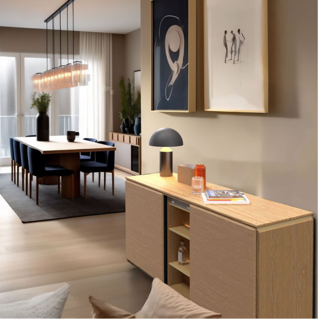 Harmonie-Möbelstück aus heller Eiche mit undurchsichtigen Türen zur Aufbewahrung von Flaschen bei Serviertemperatur