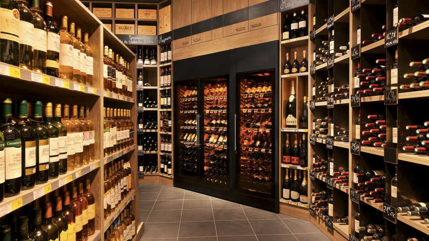 ShowCave EuroCave Weinkühlvitrine - Weinpräsentation im Einzelhandel, Lagerung und Sicherung hochwertiger Flaschen - Weinabteilung Leclerc