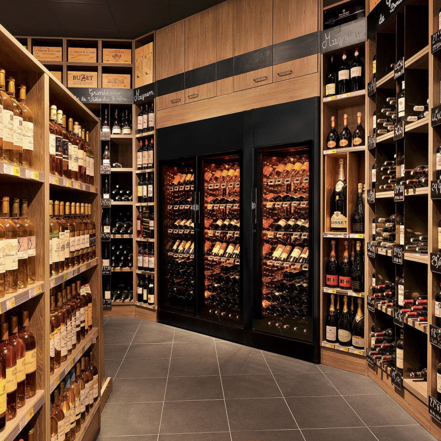ShowCave EuroCave Weinkühlvitrine - Weinpräsentation im Einzelhandel, Lagerung und Sicherung hochwertiger Flaschen - Weinabteilung Leclerc