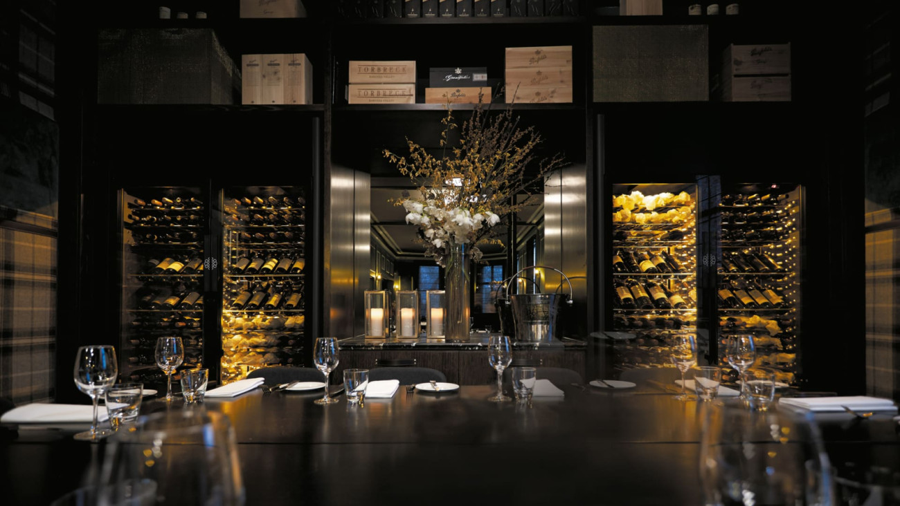 eurocave professioneller Weinkühlvitrine eingebaut weinwand railway hotel australien restaurant