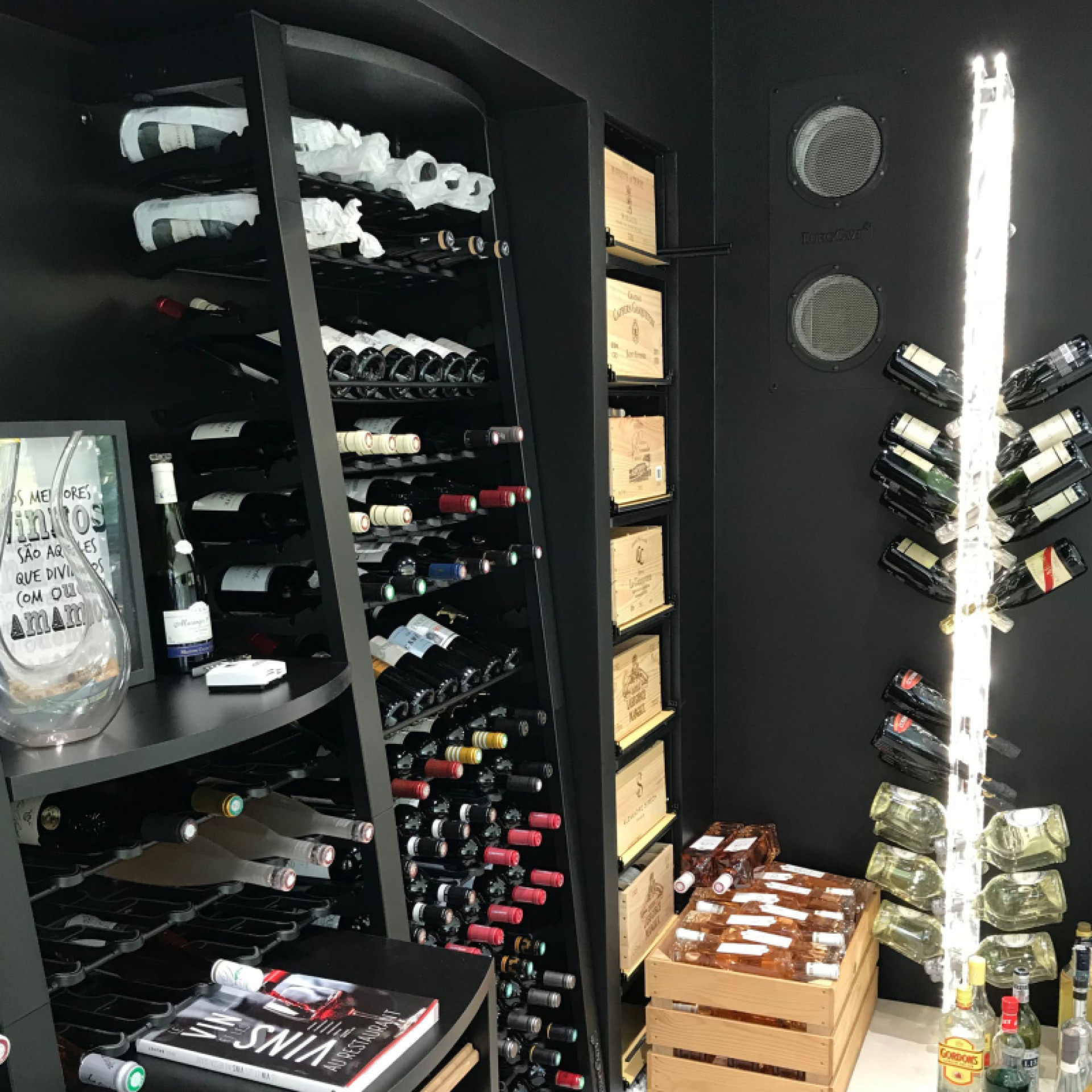 eurocave-climatisation-cave-a-vin-rangement-modulosteel-metal-noir-caisse-de-vin.jpg eurocave-climatisation-cave-a-vin-rangement-modulosteel-metal-noir-caisse-de-vin.jpg
